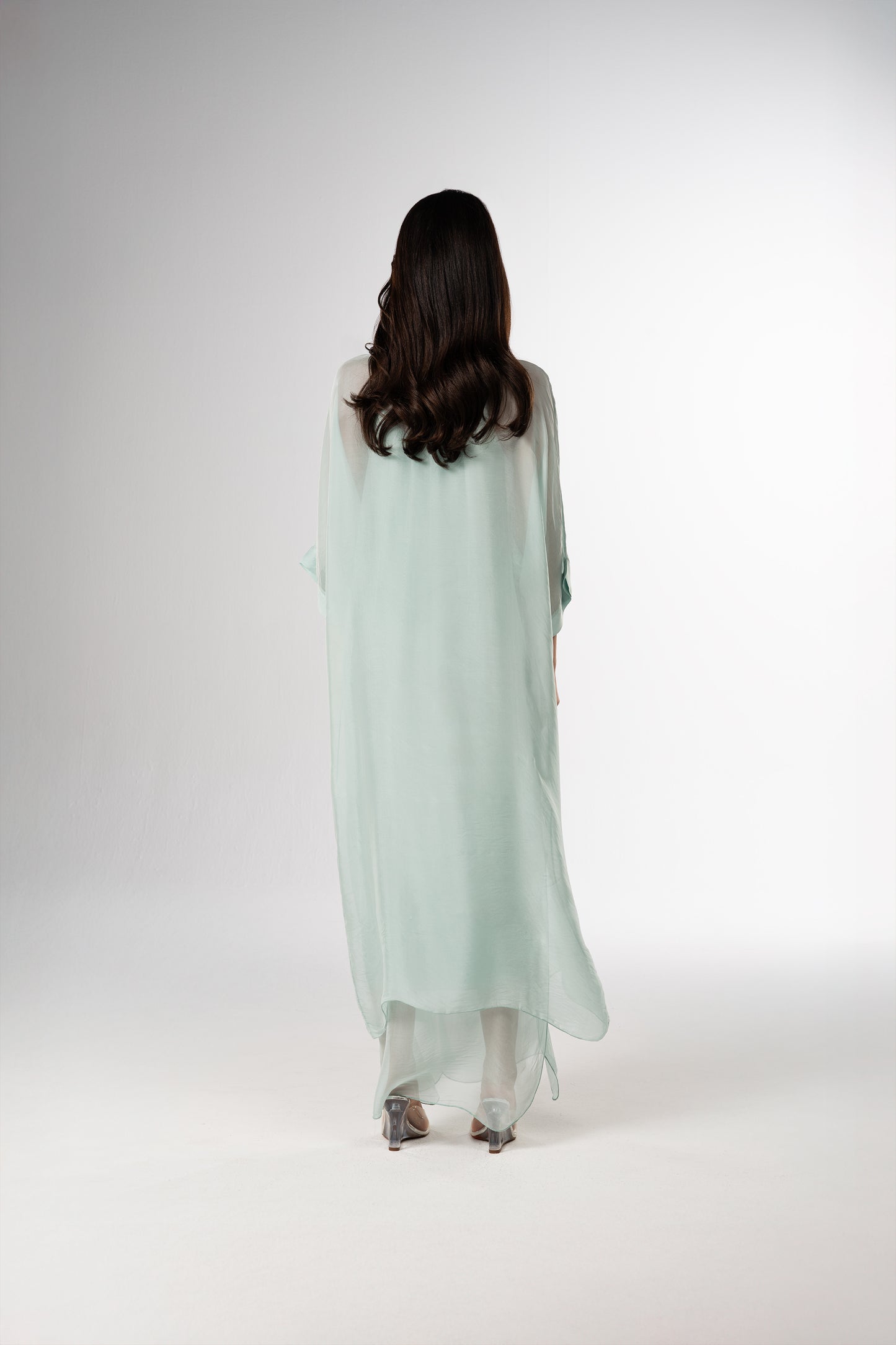 قفطان إيطالي من الحرير القطني باللونين الأسود والأبيض (مجموعة رمضان)