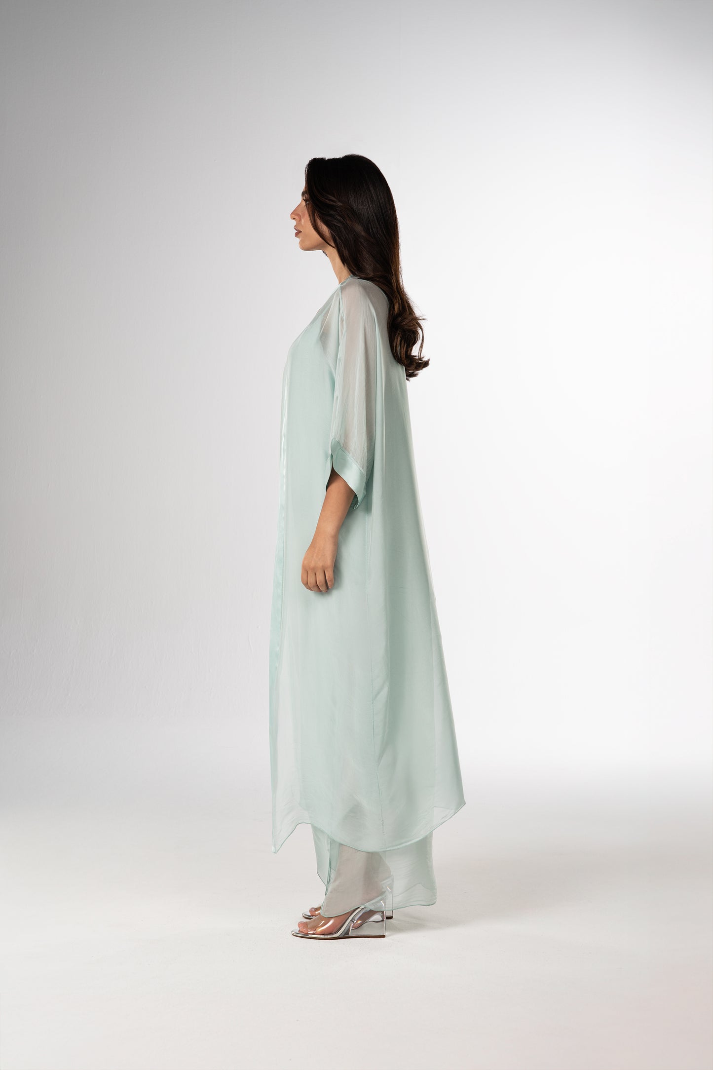 قفطان إيطالي من الحرير القطني باللونين الأسود والأبيض (مجموعة رمضان)