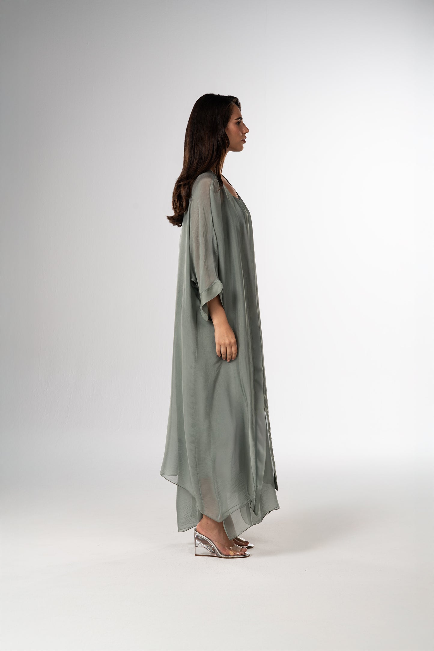 قفطان إيطالي من الحرير القطني باللونين الأسود والأبيض (مجموعة رمضان)