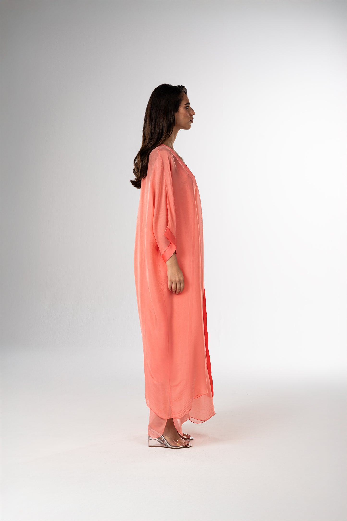 قفطان إيطالي من الحرير القطني باللونين الأسود والأبيض (مجموعة رمضان)