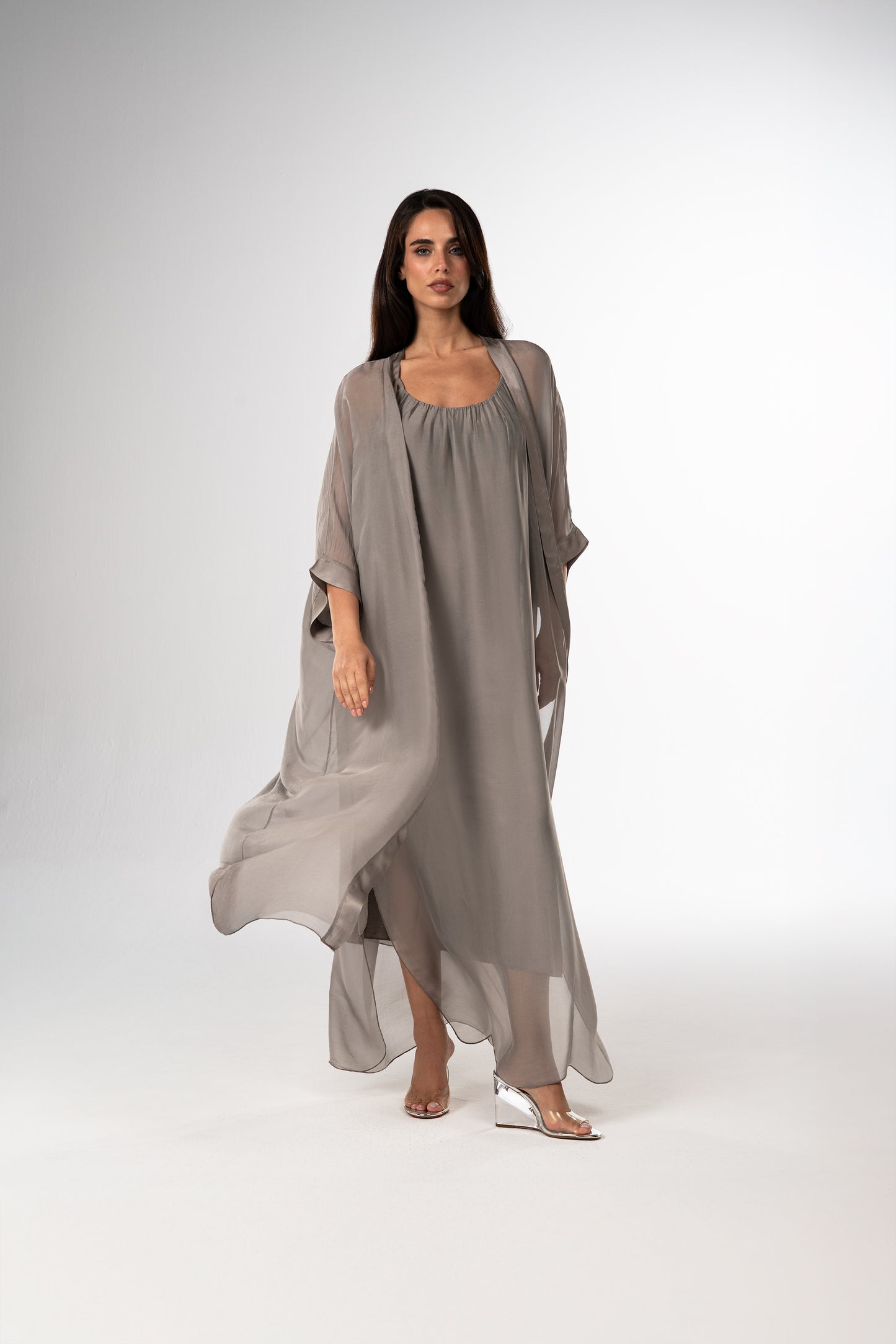 قفطان إيطالي من الحرير القطني باللونين الأسود والأبيض (مجموعة رمضان)