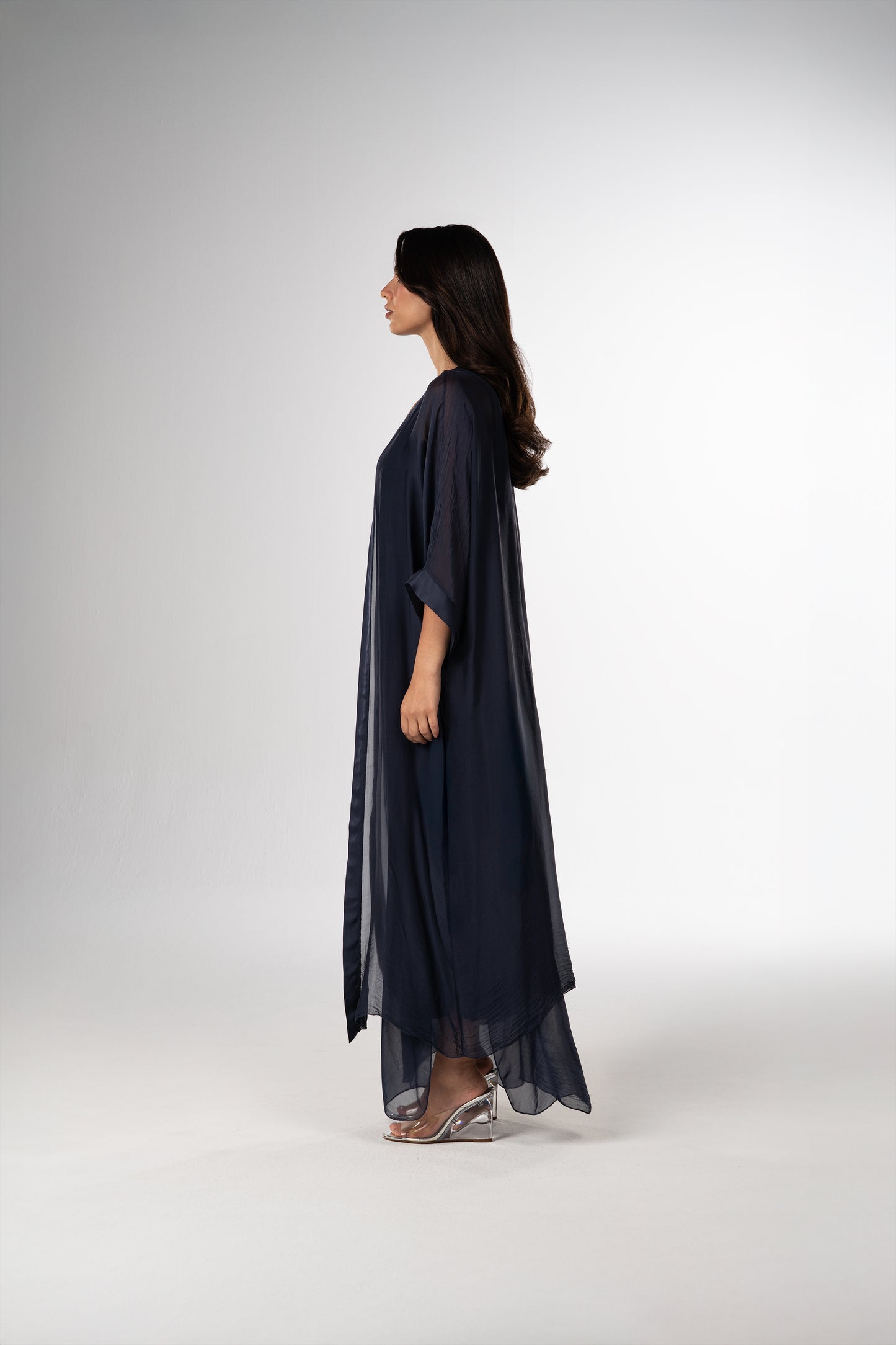 قفطان إيطالي من الحرير القطني باللونين الأسود والأبيض (مجموعة رمضان)