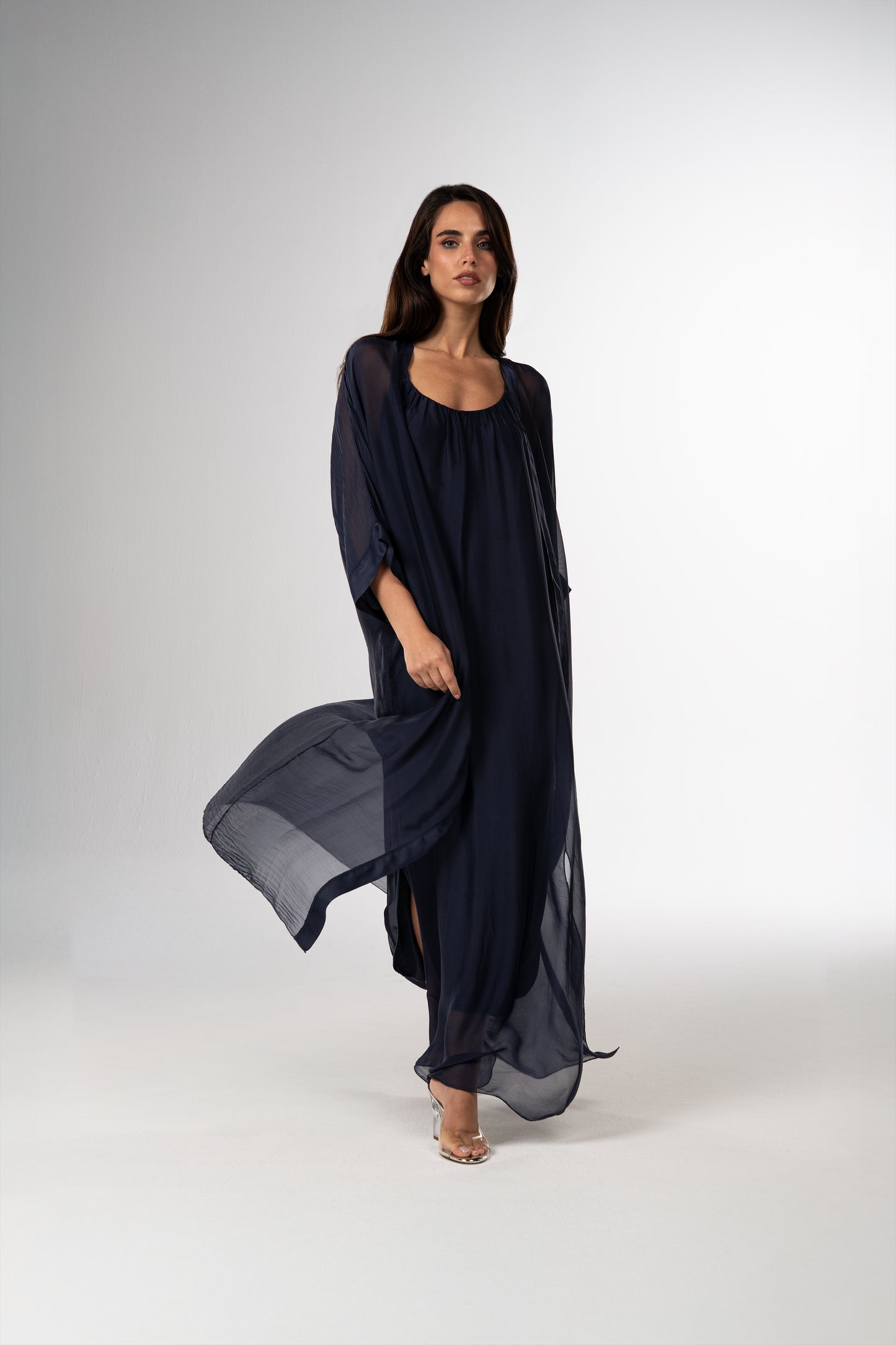 قفطان إيطالي من الحرير القطني باللونين الأسود والأبيض (مجموعة رمضان)