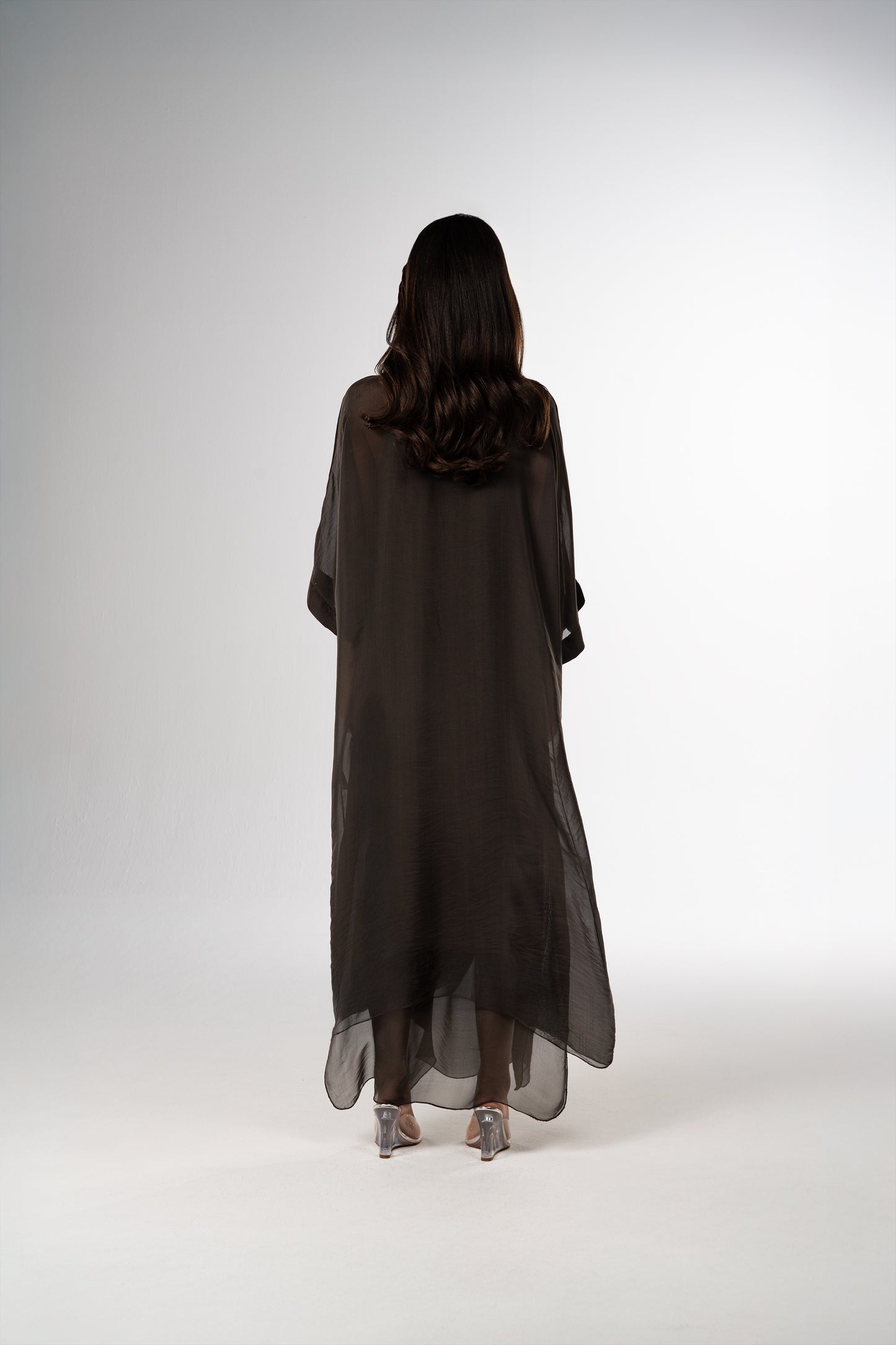 قفطان إيطالي من الحرير القطني باللونين الأسود والأبيض (مجموعة رمضان)