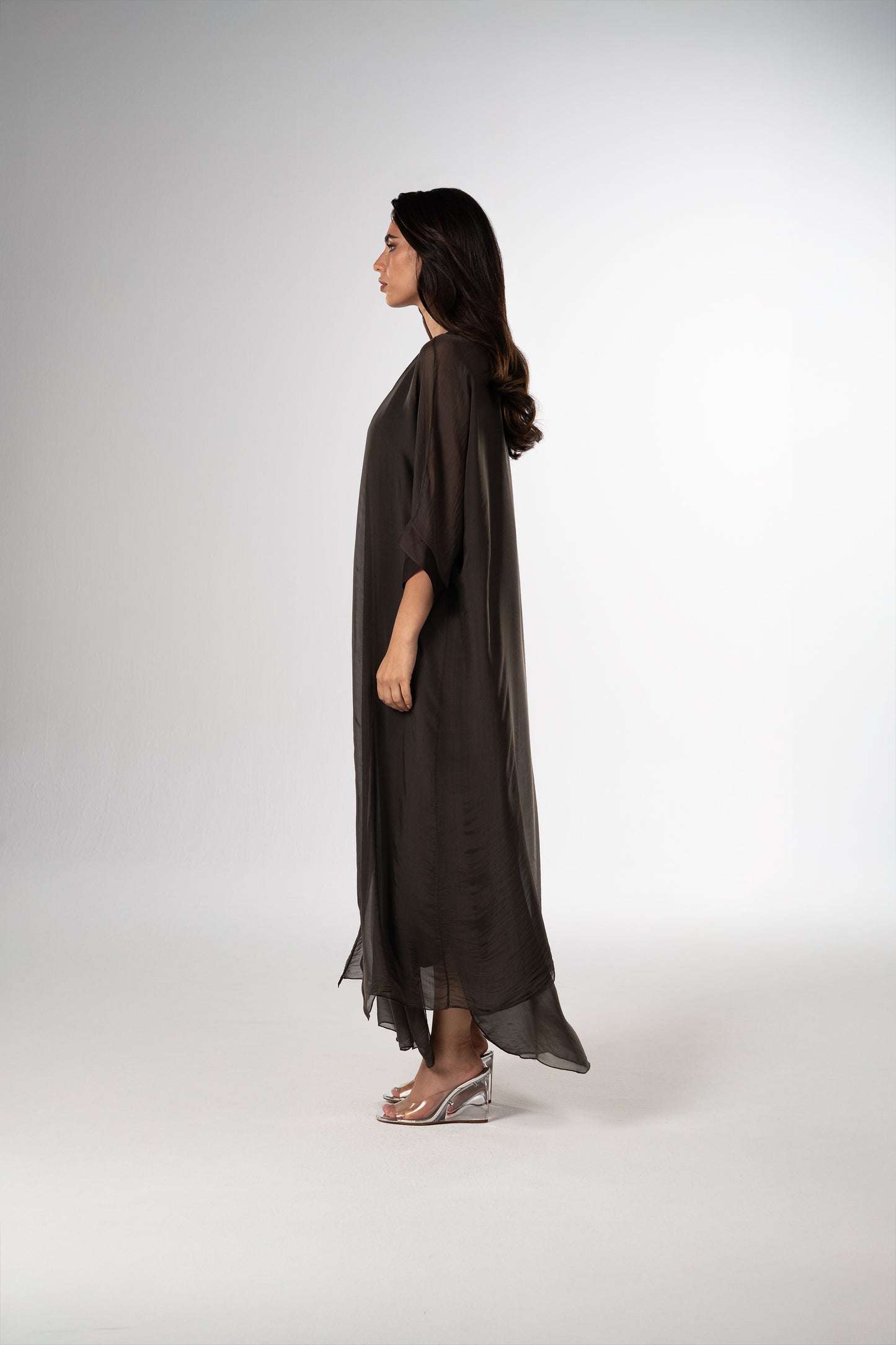 قفطان إيطالي من الحرير القطني باللونين الأسود والأبيض (مجموعة رمضان)