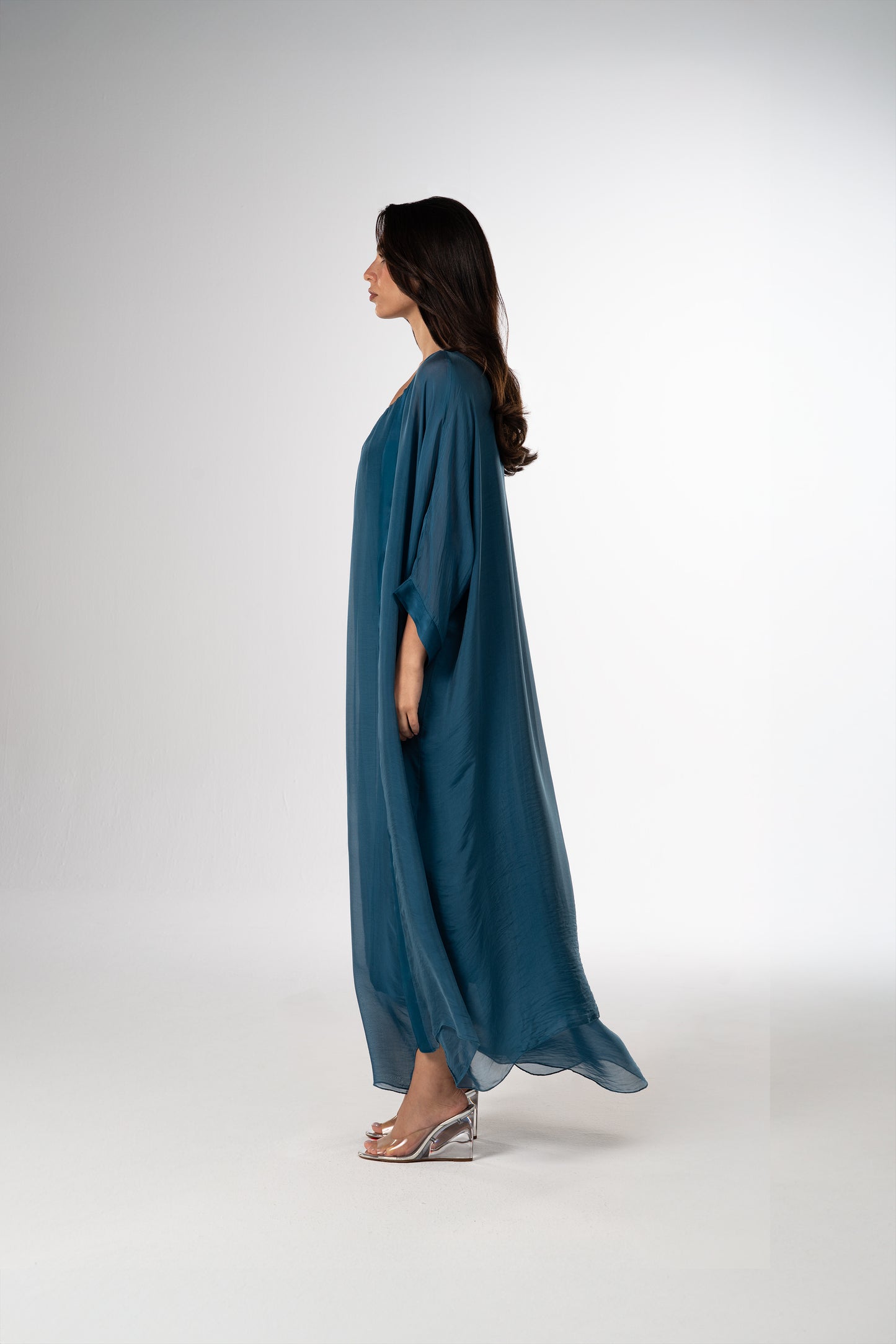 قفطان إيطالي من الحرير القطني باللونين الأسود والأبيض (مجموعة رمضان)