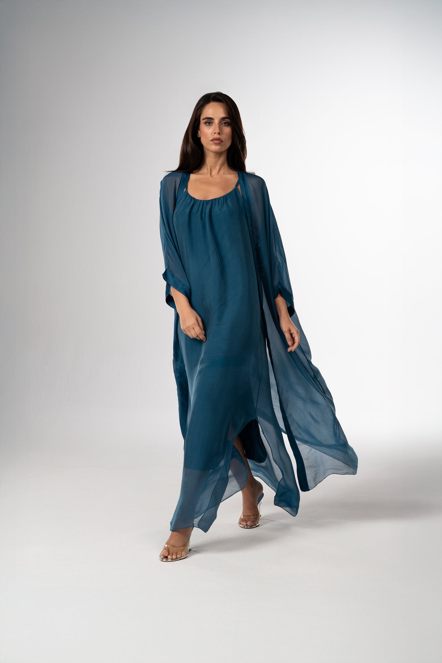 قفطان إيطالي من الحرير القطني باللونين الأسود والأبيض (مجموعة رمضان)