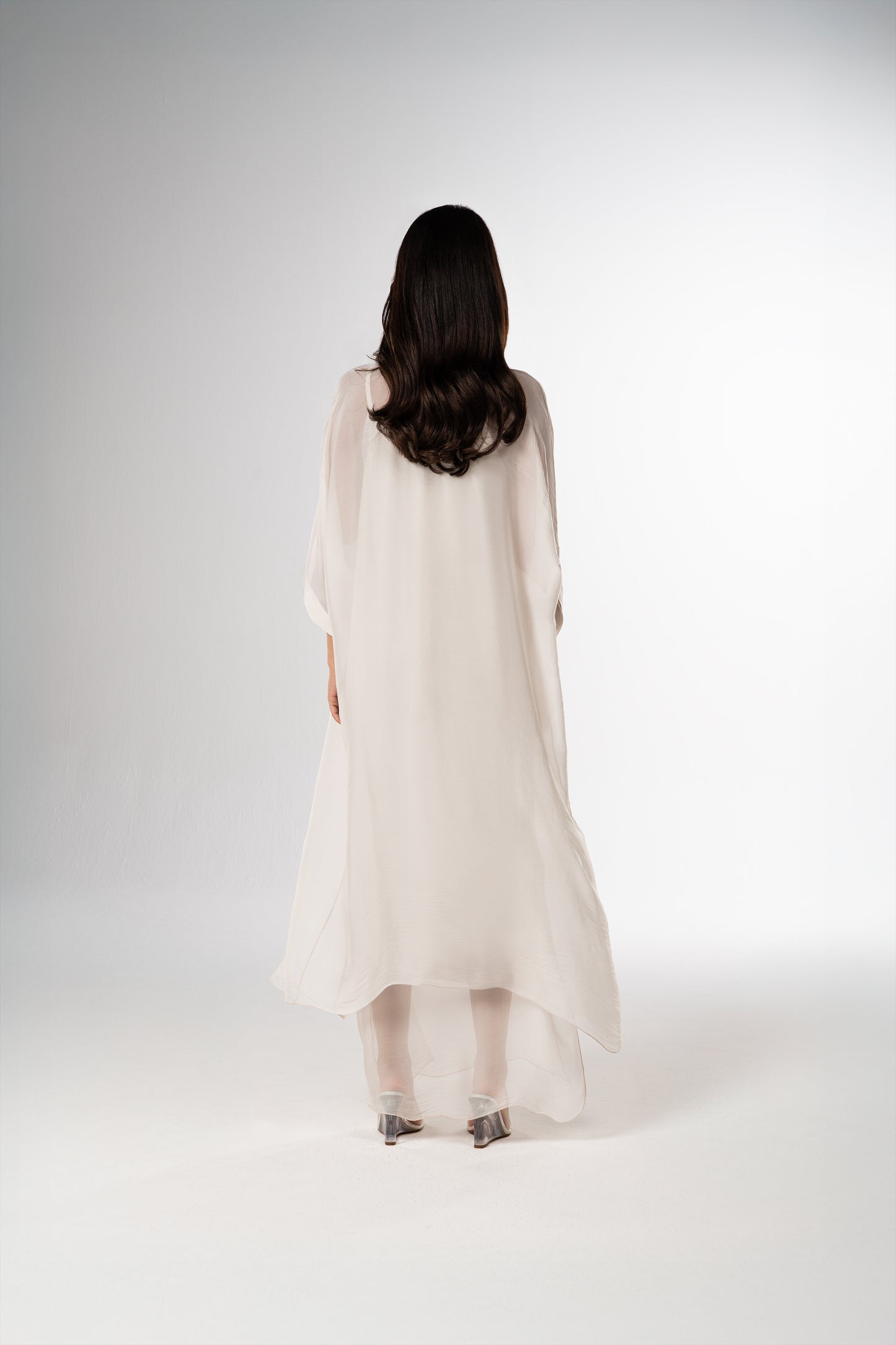 قفطان إيطالي من الحرير القطني باللونين الأسود والأبيض (مجموعة رمضان)