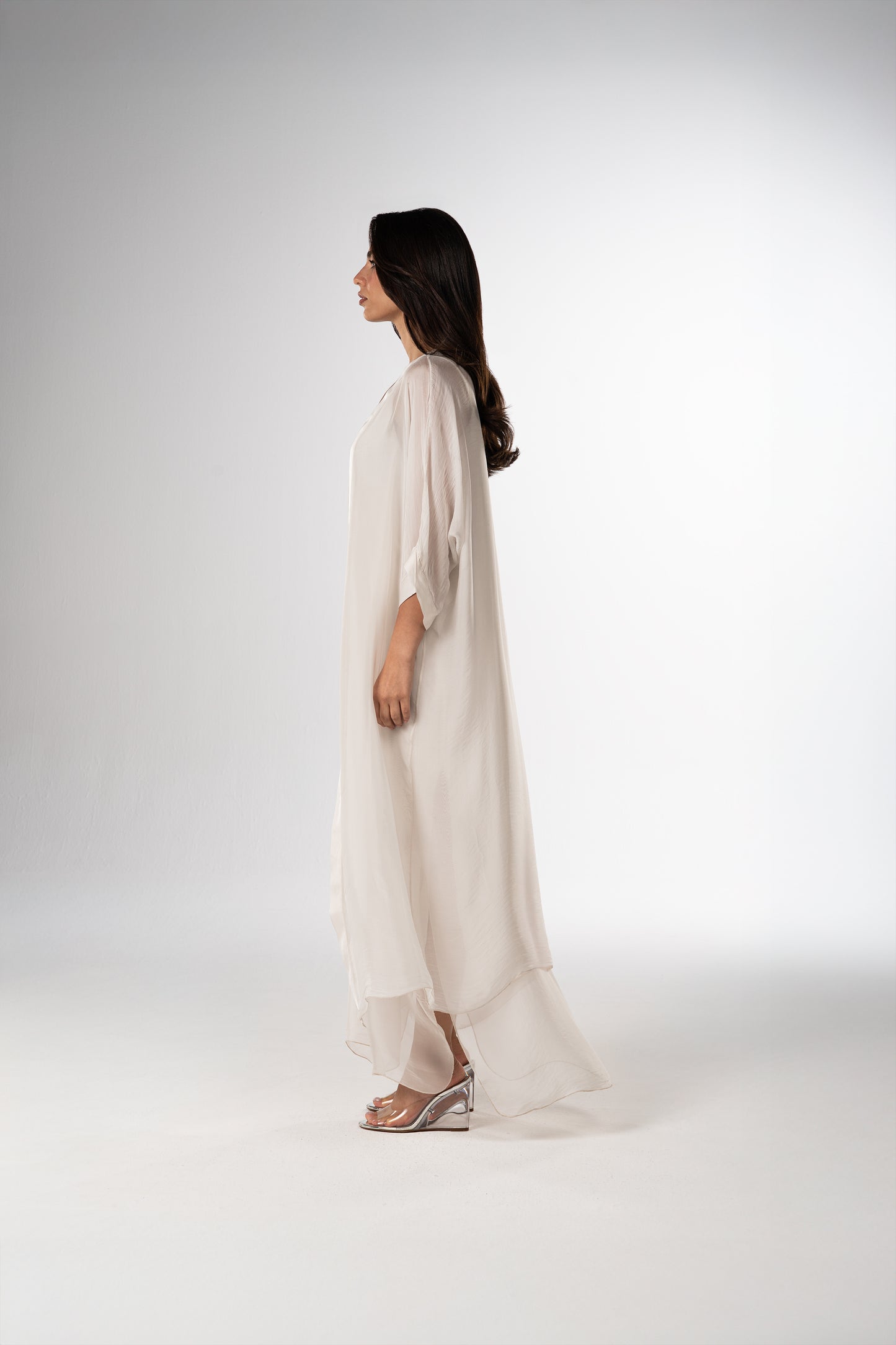 قفطان إيطالي من الحرير القطني باللونين الأسود والأبيض (مجموعة رمضان)