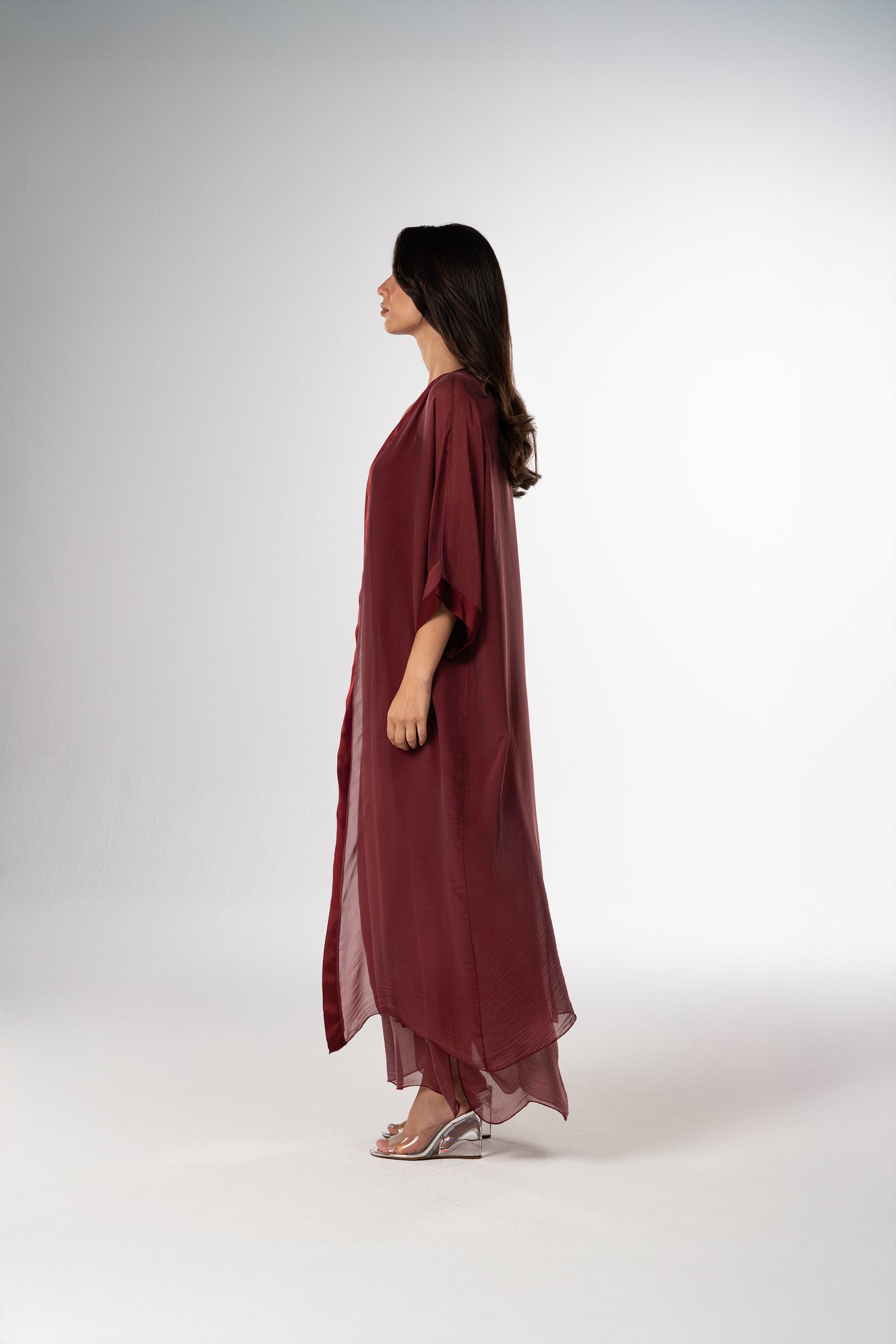 قفطان إيطالي من الحرير القطني باللونين الأسود والأبيض (مجموعة رمضان)