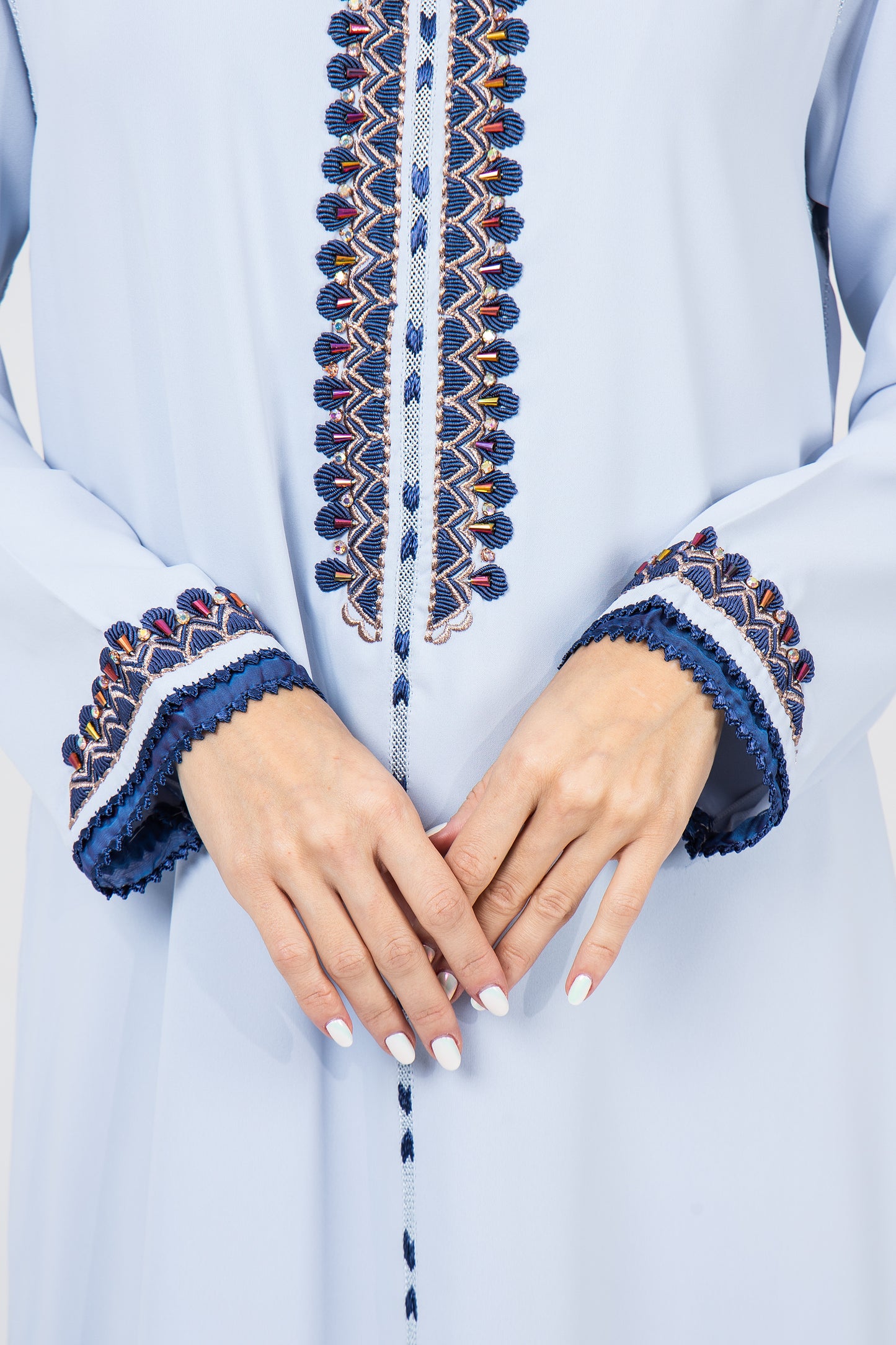 قفطان كريب باللون الأزرق البودري