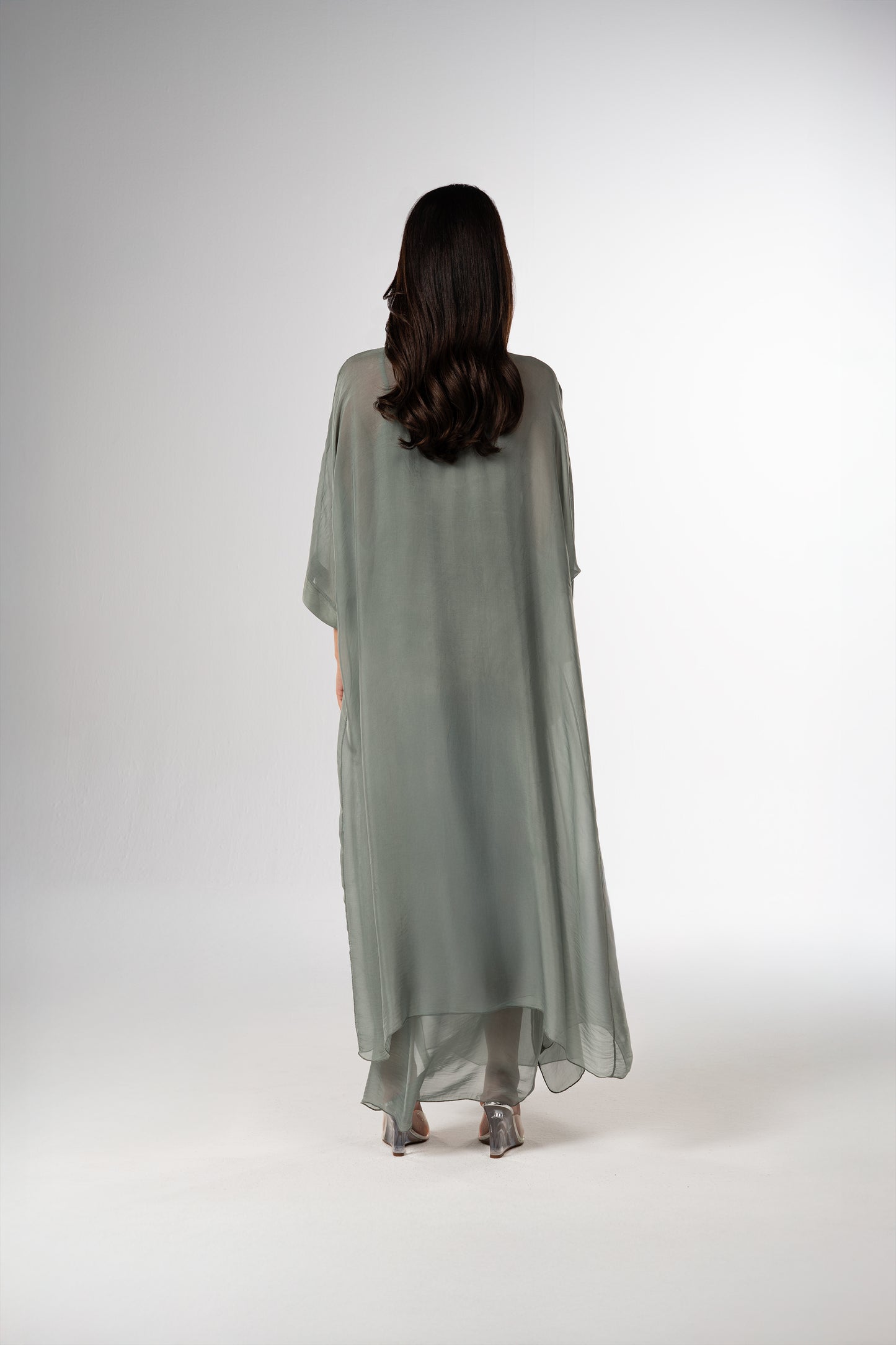 قفطان إيطالي من الحرير القطني باللونين الأسود والأبيض (مجموعة رمضان)