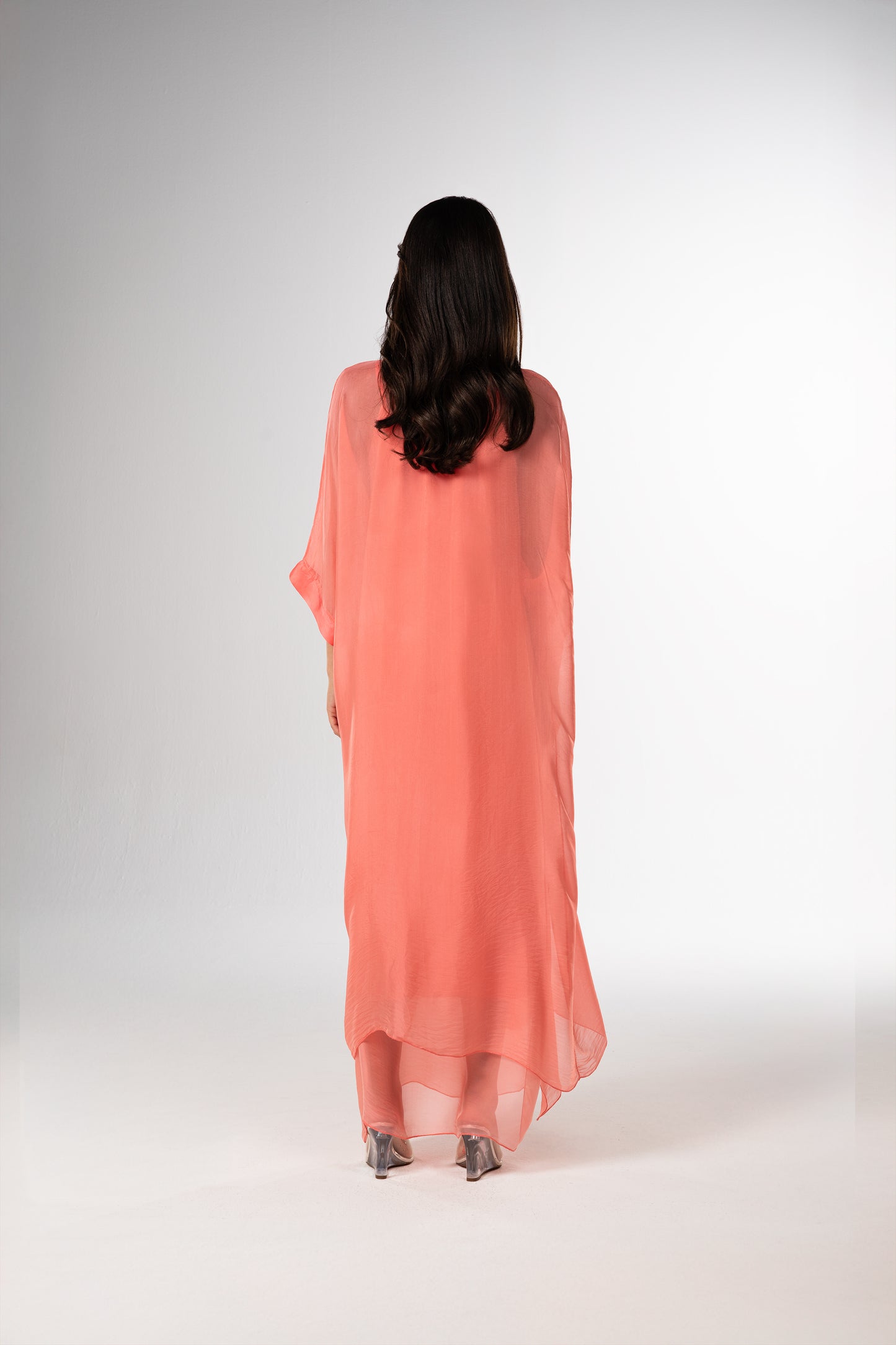 قفطان إيطالي من الحرير القطني باللونين الأسود والأبيض (مجموعة رمضان)