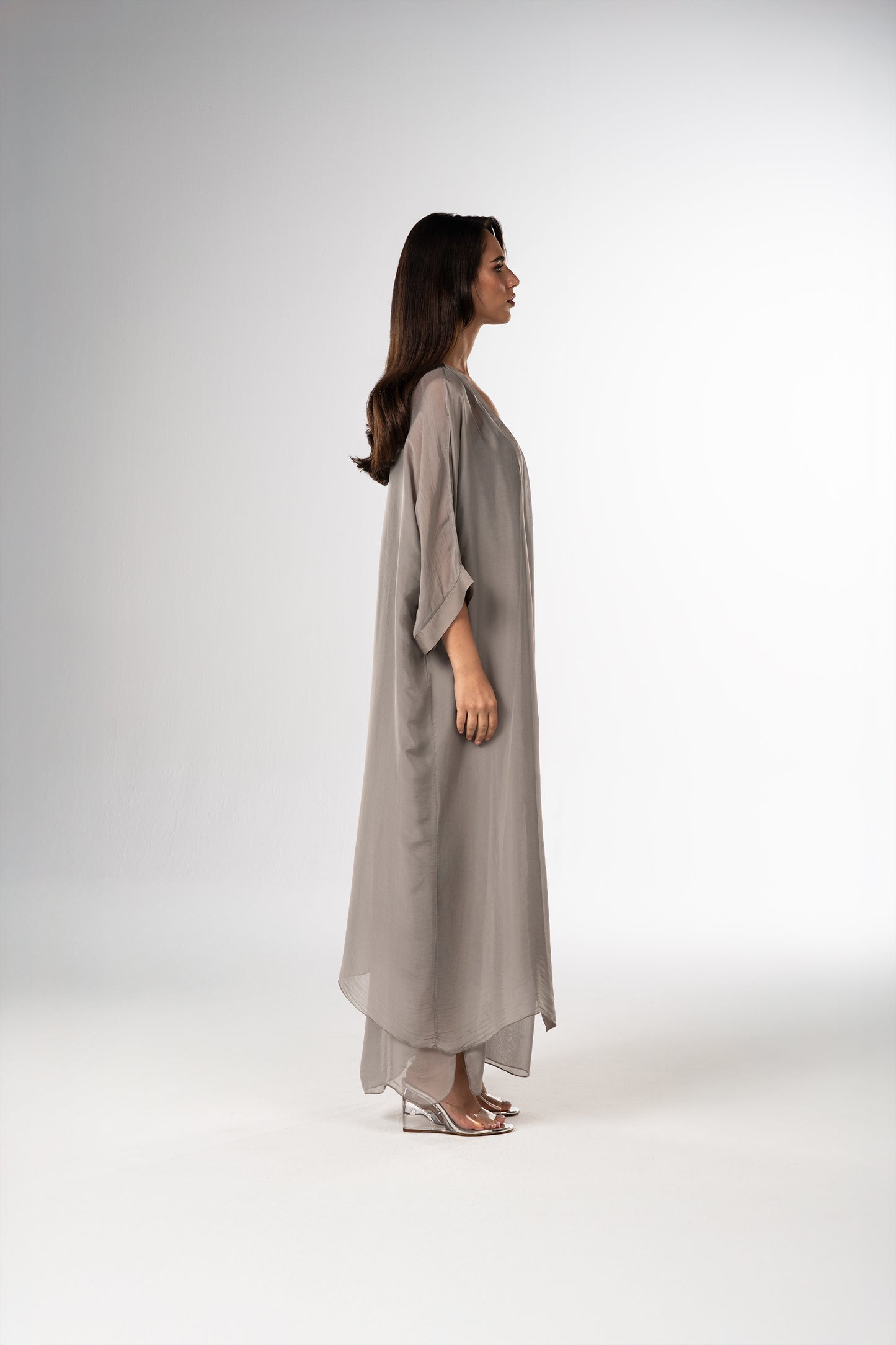 قفطان إيطالي من الحرير القطني باللونين الأسود والأبيض (مجموعة رمضان)