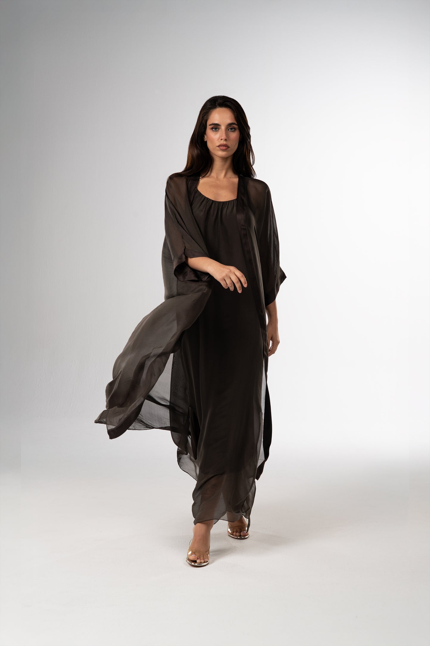 قفطان إيطالي من الحرير القطني باللونين الأسود والأبيض (مجموعة رمضان)