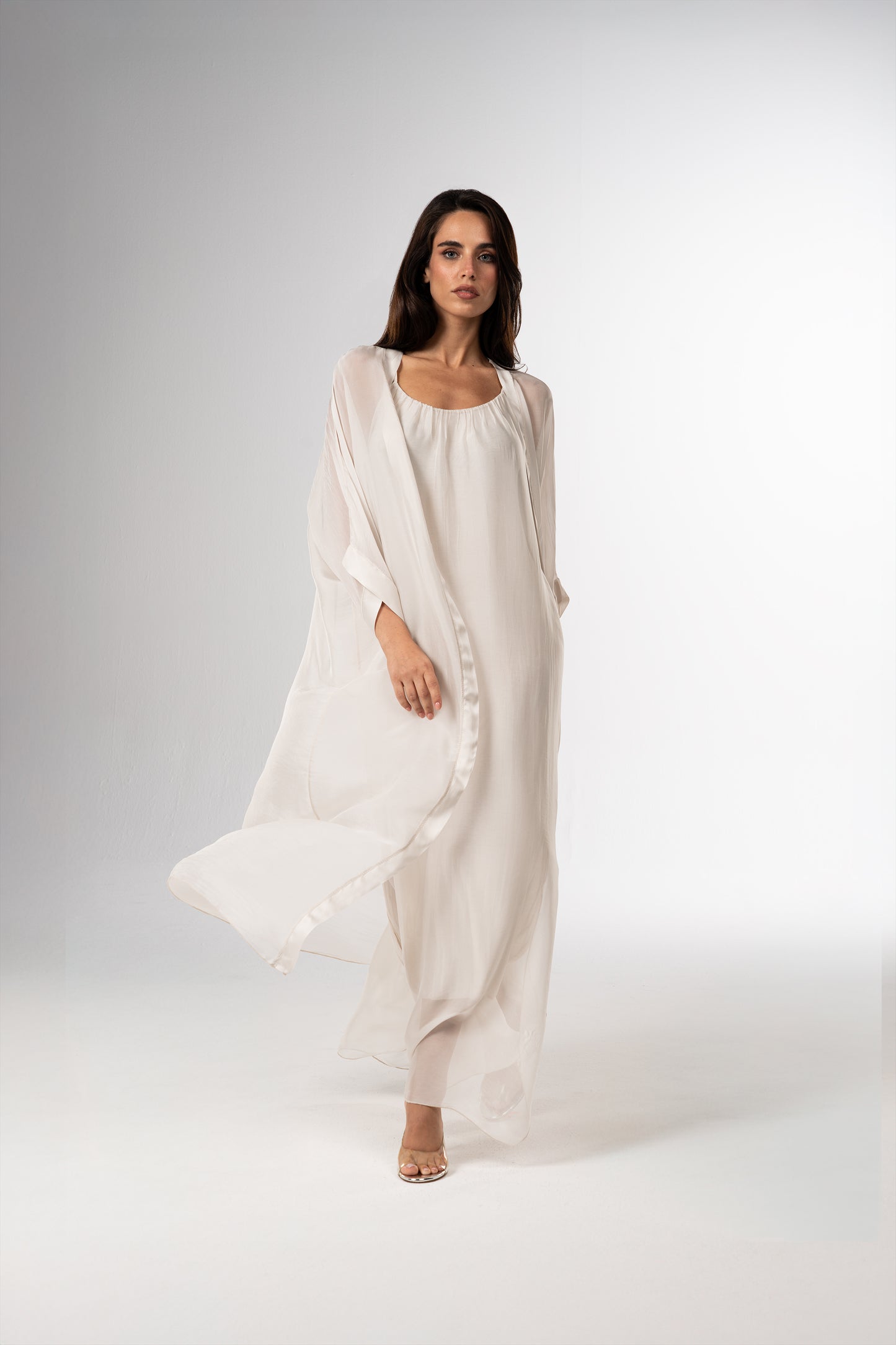 قفطان إيطالي من الحرير القطني باللونين الأسود والأبيض (مجموعة رمضان)