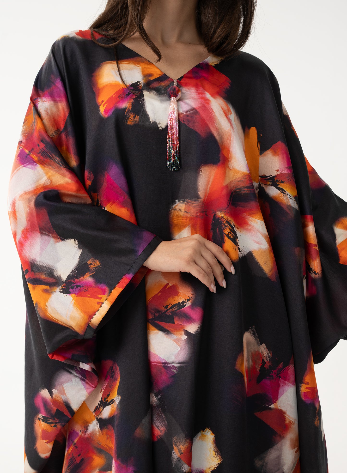 قفطان إيطالي من الحرير والقطن باللون الأسود بنقشة الزهور (مجموعة رمضان)